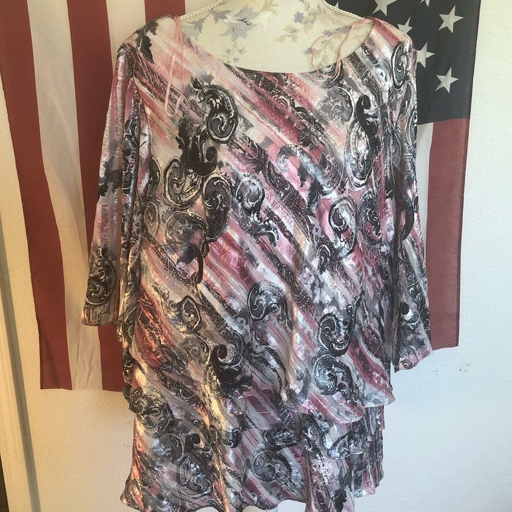 Alex evenings top 2x light pink and black layered